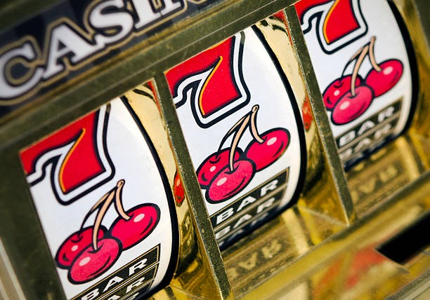 Arcade games interface on akun demon platform showing game selection and gameplay